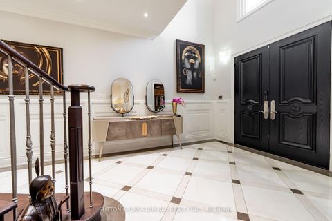 Photo 3 at 9 Calderon Crescent, Newtonbrook West, Toronto