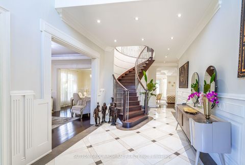 Photo 4 at 9 Calderon Crescent, Newtonbrook West, Toronto