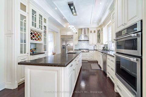 Photo 10 at 9 Calderon Crescent, Newtonbrook West, Toronto