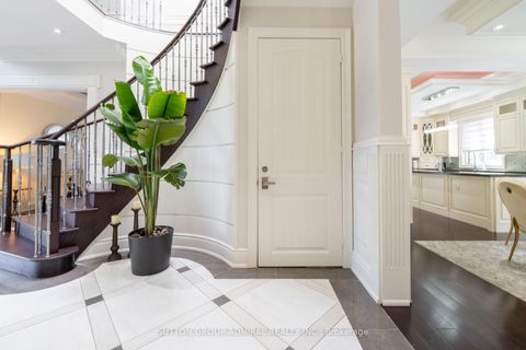 Photo 15 at 9 Calderon Crescent, Newtonbrook West, Toronto