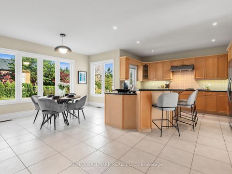 Photo 9 at 8 Ridgley Court, Bayview Hill, Richmond Hill