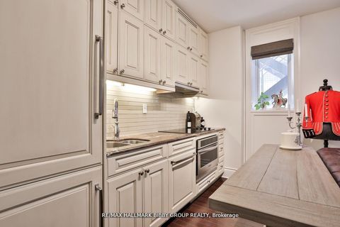 Photo 3 at 520 - 22 Leader Lane, Yonge Corridor, Toronto