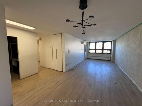 Photo 4 at 1903 - 390 DIXON Road, The Westway, Toronto
