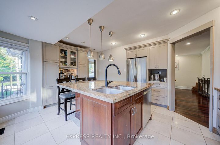 Photo 9 at 42 Gatehead Road, Bayview Village, Toronto