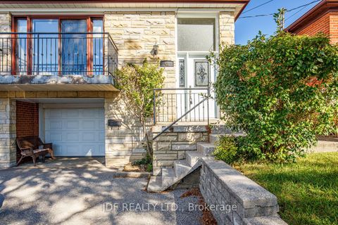 Photo 2 at 48 Debby Court, Pelmo Park W4, Toronto