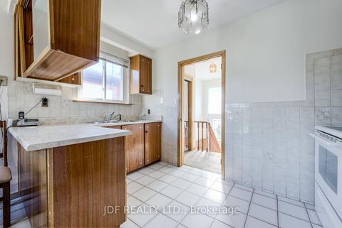 Photo 14 at 48 Debby Court, Pelmo Park W4, Toronto