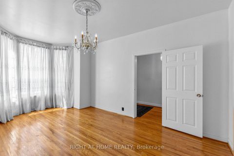 Photo 6 at 147 Dovercourt Road, Bellwoods, Toronto
