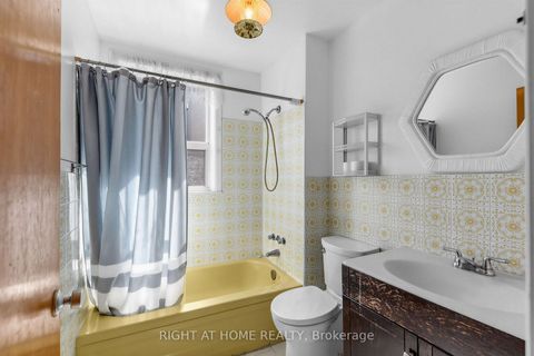 Photo 23 at 147 Dovercourt Road, Bellwoods, Toronto