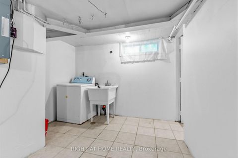 Photo 34 at 147 Dovercourt Road, Bellwoods, Toronto