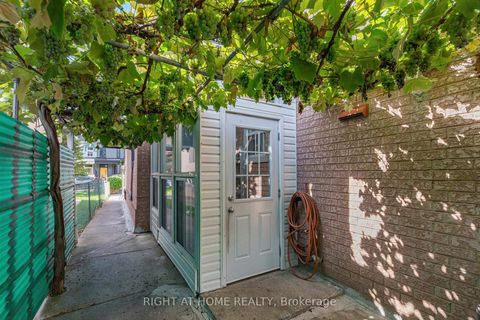 Photo 35 at 147 Dovercourt Road, Bellwoods, Toronto