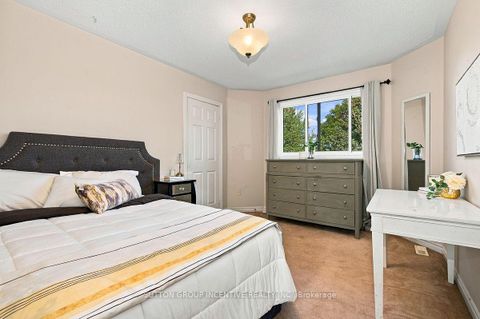 Photo 33 at 46 Bell Street, Ardagh, Barrie