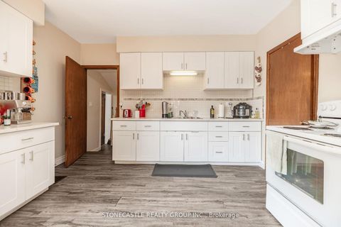 Photo 11 at 2321 Major Mackenzie Drive W, Maple, Vaughan