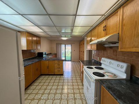 Photo 5 at 98 Canongate Trail, Steeles, Toronto
