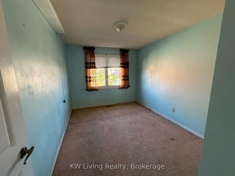 Photo 12 at 98 Canongate Trail, Steeles, Toronto