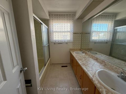 Photo 13 at 98 Canongate Trail, Steeles, Toronto