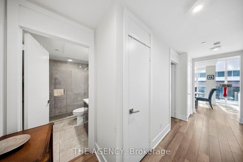 Photo 4 at 401 - 32 Davenport Road, Annex, Toronto