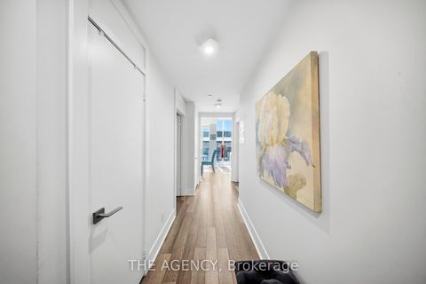 Photo 5 at 401 - 32 Davenport Road, Annex, Toronto