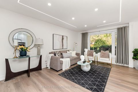 Photo 2 at 184 Laverock Avenue, Mill Pond, Richmond Hill