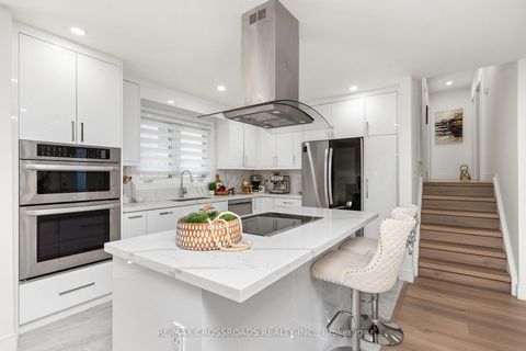 Photo 10 at 184 Laverock Avenue, Mill Pond, Richmond Hill