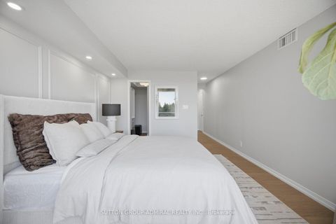 Photo 13 at 411 - 1 Aberfoyle Crescent, City Centre West, Toronto