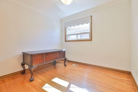 Photo 35 at 28 Charrington Crescent, Jane Heights, Toronto