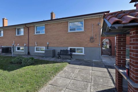 Photo 41 at 28 Charrington Crescent, Jane Heights, Toronto