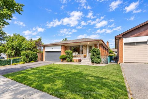 Photo 4 at 4 Warlingham Court, West Deane, Toronto