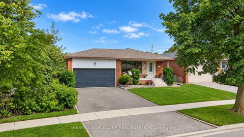 Photo 5 at 4 Warlingham Court, West Deane, Toronto