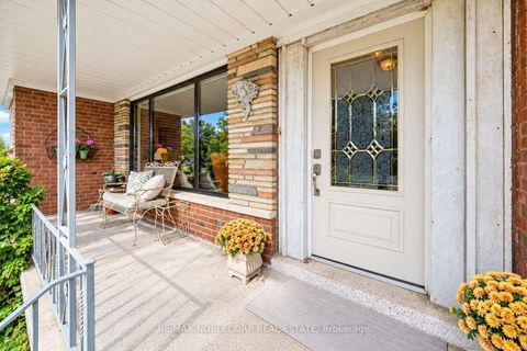 Photo 7 at 4 Warlingham Court, West Deane, Toronto