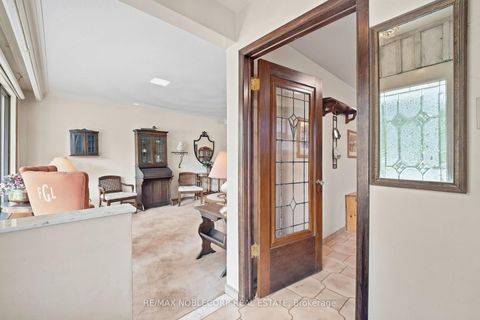 Photo 8 at 4 Warlingham Court, West Deane, Toronto