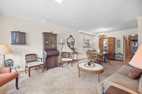Photo 10 at 4 Warlingham Court, West Deane, Toronto