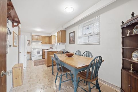 Photo 15 at 4 Warlingham Court, West Deane, Toronto
