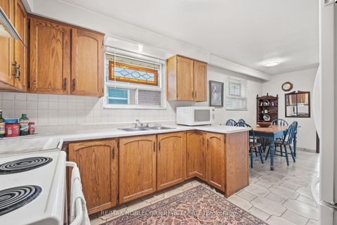Photo 16 at 4 Warlingham Court, West Deane, Toronto