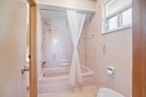 Photo 19 at 4 Warlingham Court, West Deane, Toronto