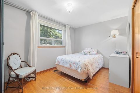 Photo 20 at 4 Warlingham Court, West Deane, Toronto