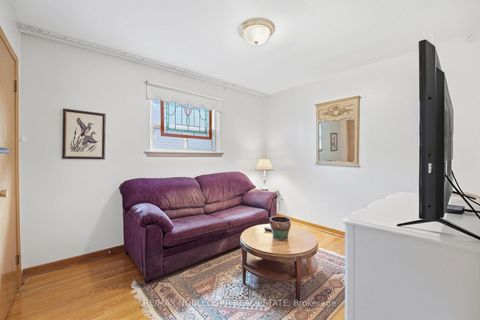 Photo 21 at 4 Warlingham Court, West Deane, Toronto