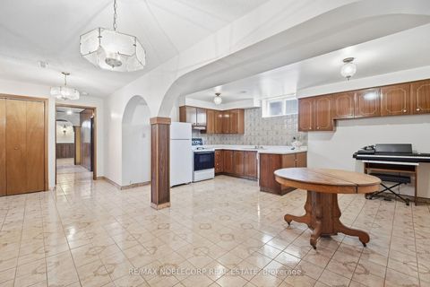 Photo 24 at 4 Warlingham Court, West Deane, Toronto