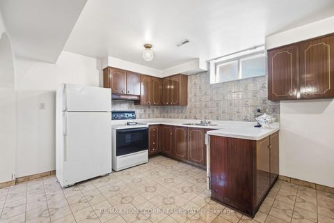 Photo 25 at 4 Warlingham Court, West Deane, Toronto