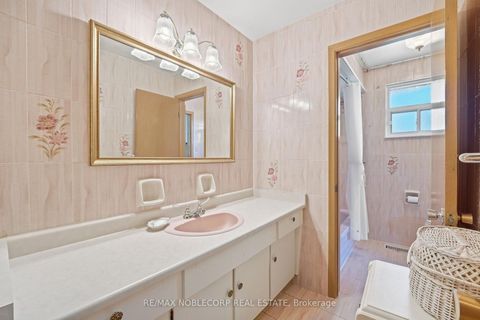 Photo 30 at 4 Warlingham Court, West Deane, Toronto