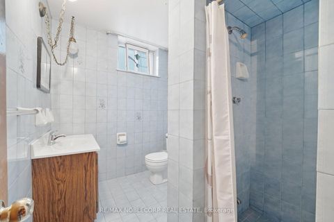 Photo 32 at 4 Warlingham Court, West Deane, Toronto