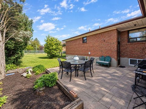 Photo 34 at 4 Warlingham Court, West Deane, Toronto