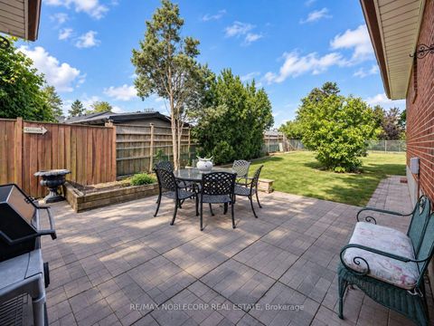 Photo 35 at 4 Warlingham Court, West Deane, Toronto