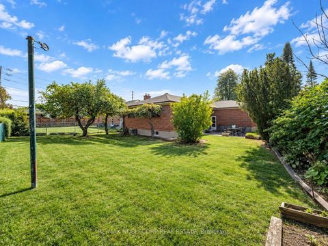 Photo 37 at 4 Warlingham Court, West Deane, Toronto