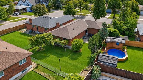 Photo 38 at 4 Warlingham Court, West Deane, Toronto