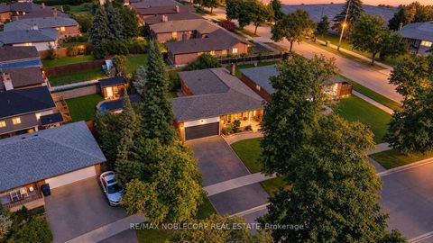 Photo 41 at 4 Warlingham Court, West Deane, Toronto