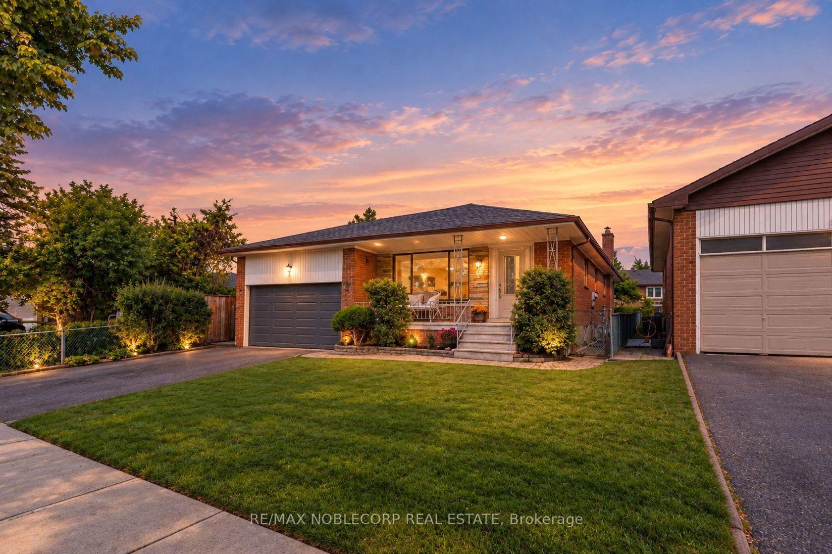 4 Warlingham Court, West Deane, Toronto 