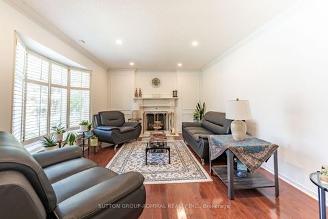 Photo 4 at 284 Murray Drive, Aurora Village, Aurora