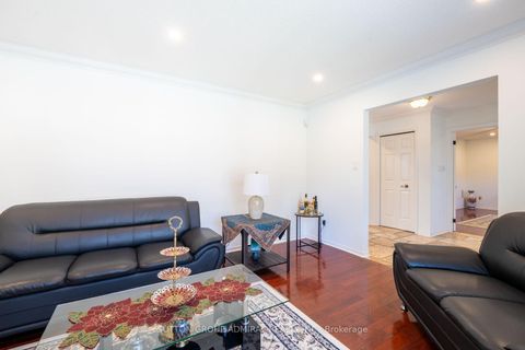 Photo 6 at 284 Murray Drive, Aurora Village, Aurora