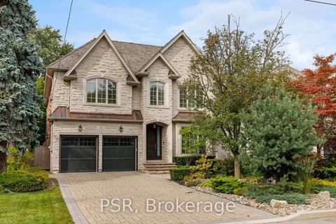 Photo 1 at 94 Munro Boulevard, Windfields, Toronto