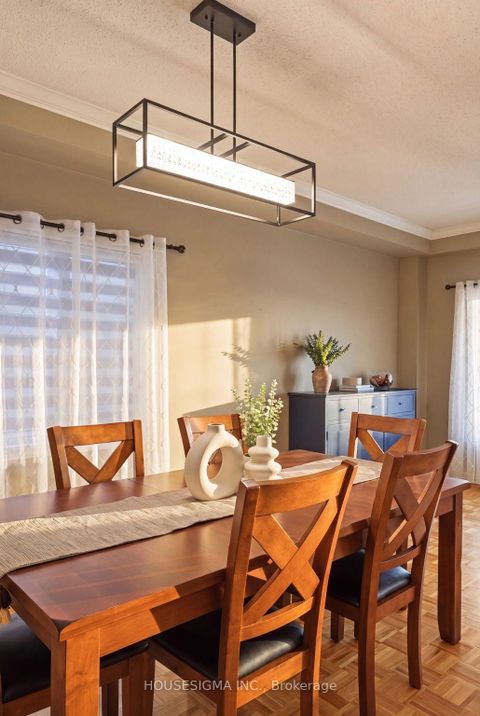 Photo 6 at 23 Battleford Avenue, Vellore Village, Vaughan